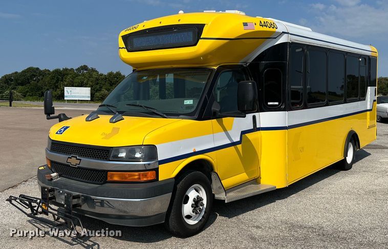 image for item LF9358 2017 Chevrolet Express G4500  shuttle bus