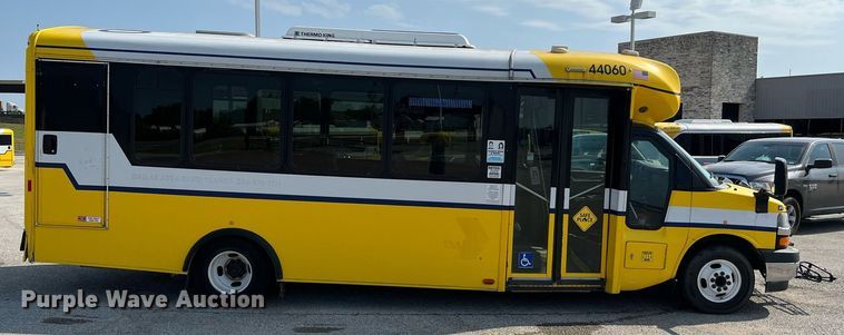 image for item LF9358 2017 Chevrolet Express G4500  shuttle bus