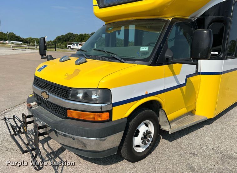image for item LF9358 2017 Chevrolet Express G4500  shuttle bus
