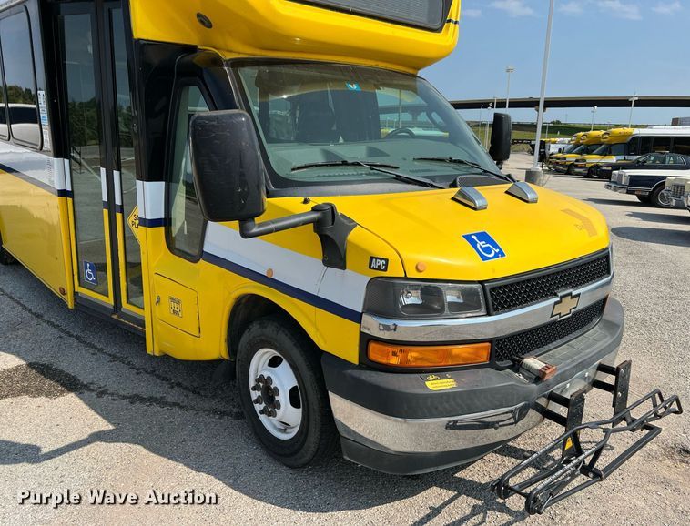 image for item LF9358 2017 Chevrolet Express G4500  shuttle bus