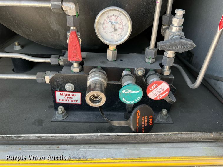 image for item LF9358 2017 Chevrolet Express G4500  shuttle bus