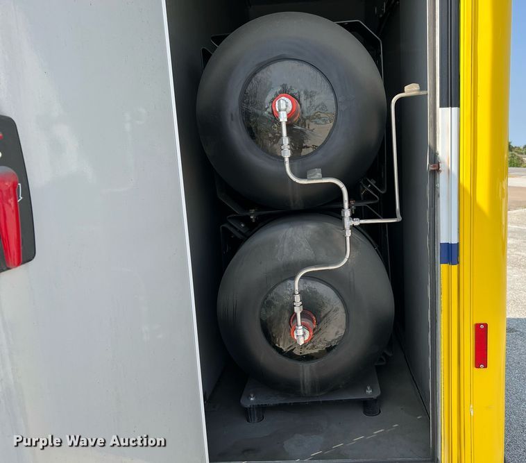 image for item LF9358 2017 Chevrolet Express G4500  shuttle bus