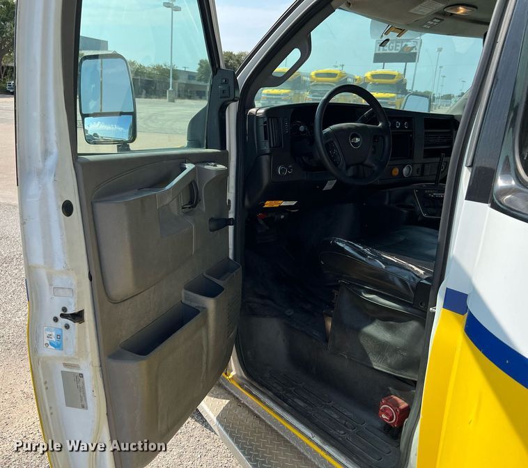 image for item LF9358 2017 Chevrolet Express G4500  shuttle bus