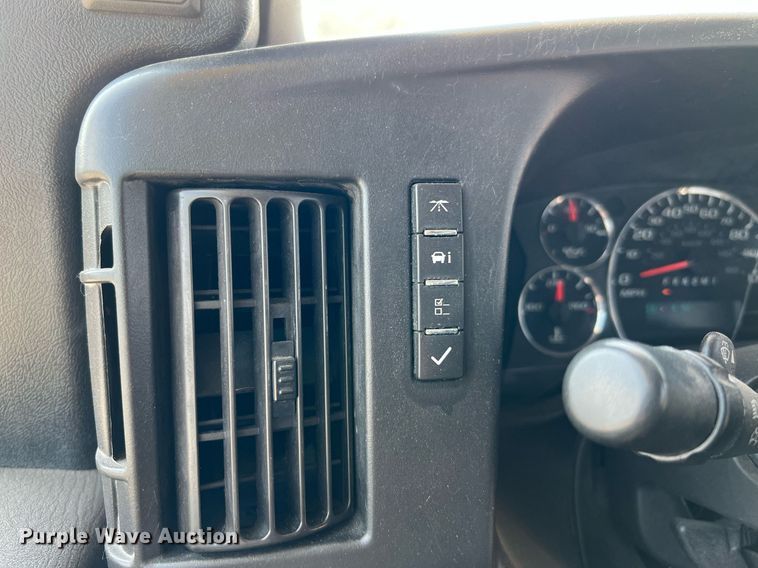 image for item LF9358 2017 Chevrolet Express G4500  shuttle bus