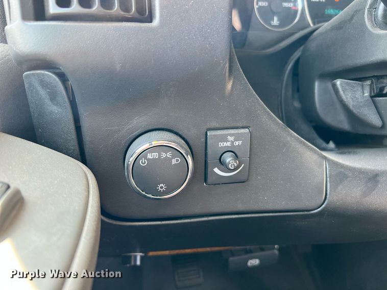 image for item LF9358 2017 Chevrolet Express G4500  shuttle bus