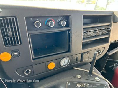 image for item LF9358 2017 Chevrolet Express G4500  shuttle bus