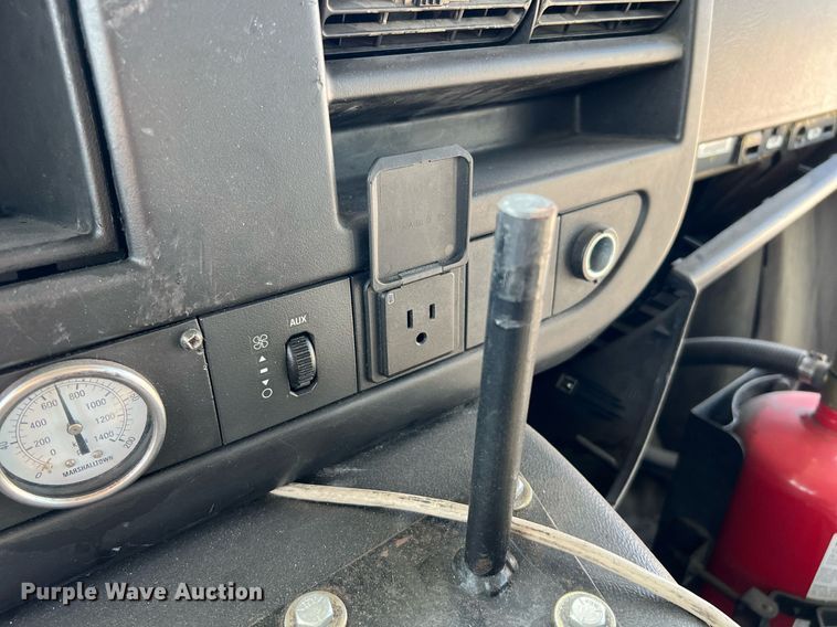 image for item LF9358 2017 Chevrolet Express G4500  shuttle bus