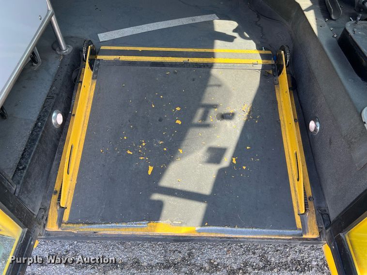 image for item LF9358 2017 Chevrolet Express G4500  shuttle bus