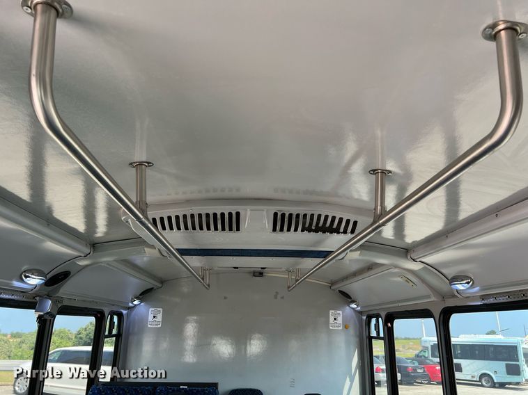 image for item LF9358 2017 Chevrolet Express G4500  shuttle bus