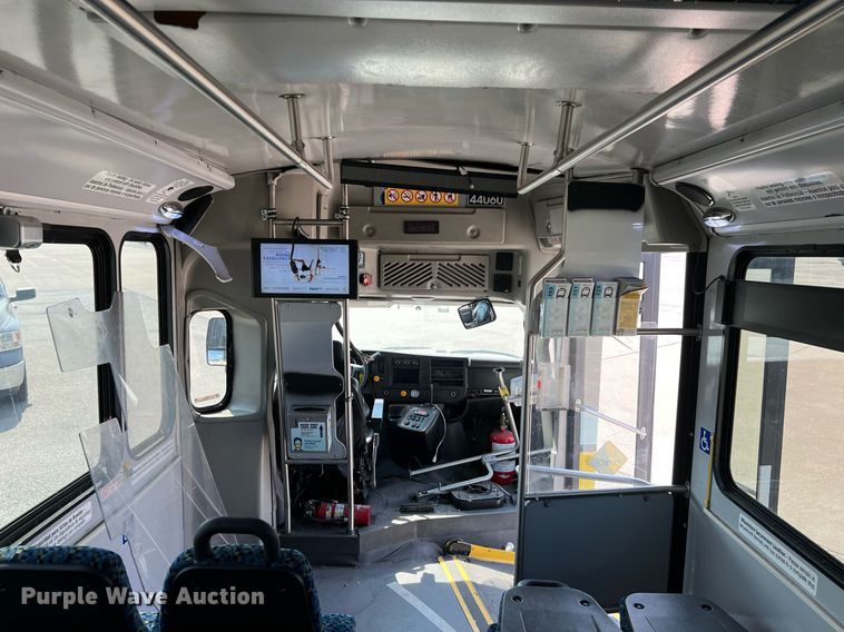 image for item LF9358 2017 Chevrolet Express G4500  shuttle bus