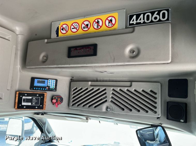 image for item LF9358 2017 Chevrolet Express G4500  shuttle bus