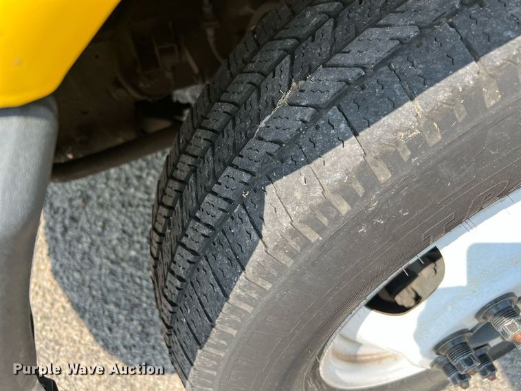 image for item LF9358 2017 Chevrolet Express G4500  shuttle bus