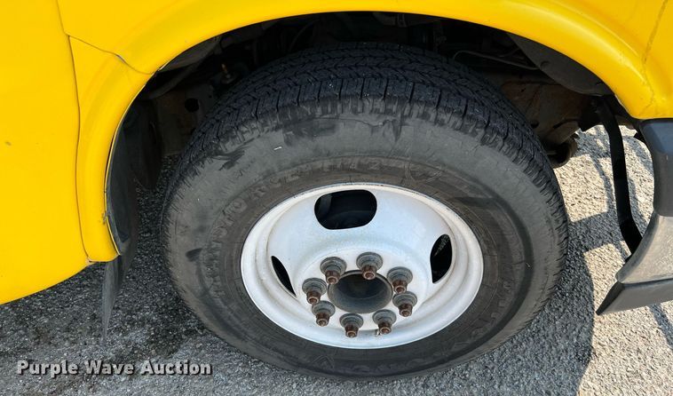 image for item LF9358 2017 Chevrolet Express G4500  shuttle bus