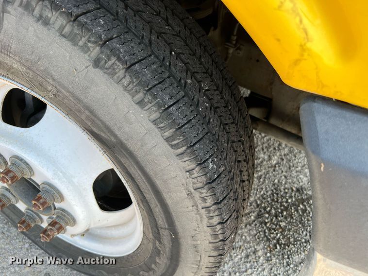 image for item LF9358 2017 Chevrolet Express G4500  shuttle bus