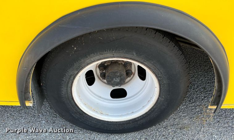 image for item LF9358 2017 Chevrolet Express G4500  shuttle bus