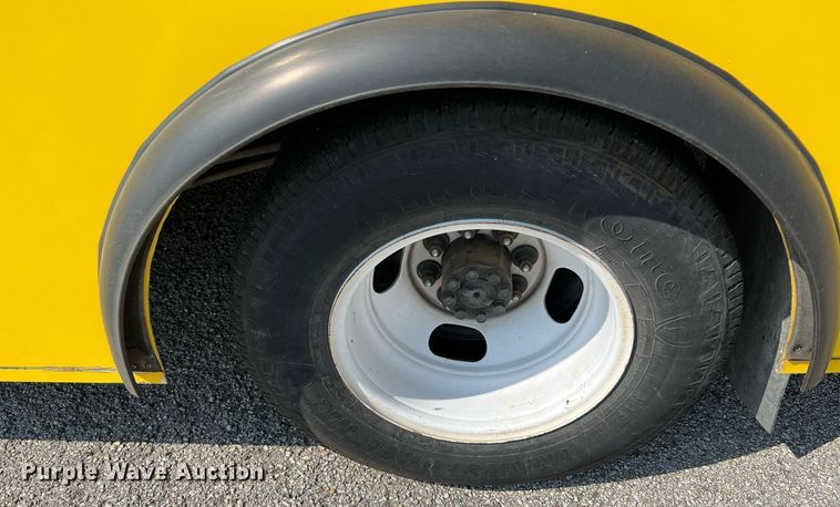 image for item LF9358 2017 Chevrolet Express G4500  shuttle bus