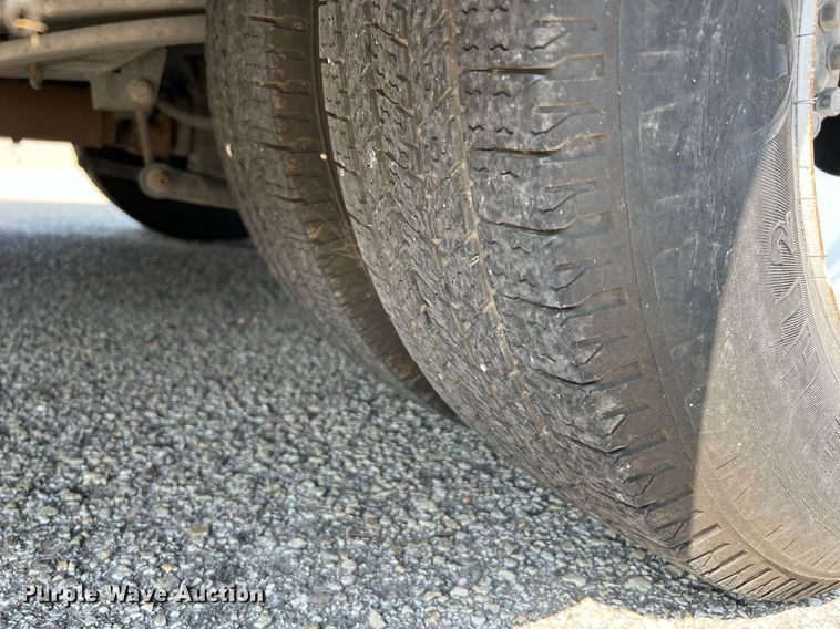 image for item LF9358 2017 Chevrolet Express G4500  shuttle bus