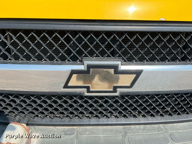 image for item LF9358 2017 Chevrolet Express G4500  shuttle bus