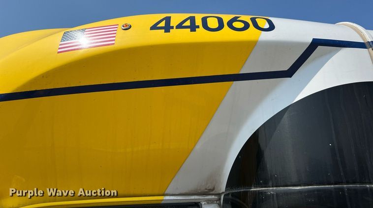 image for item LF9358 2017 Chevrolet Express G4500  shuttle bus