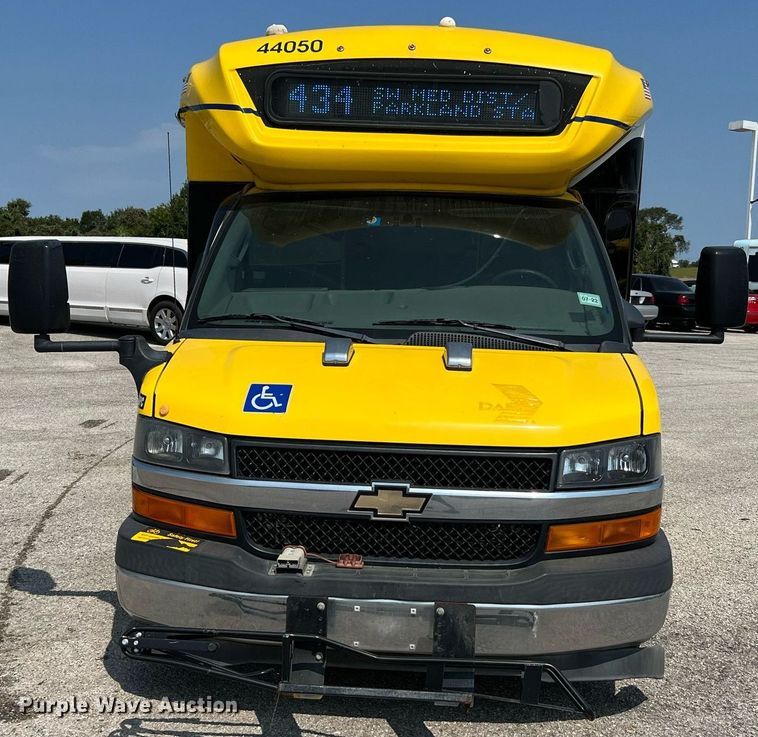 image for item LF9360 2017 Chevrolet Express G4500  shuttle bus