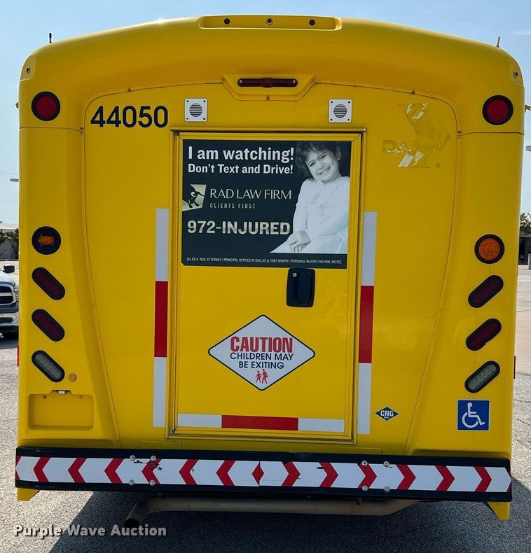 image for item LF9360 2017 Chevrolet Express G4500  shuttle bus