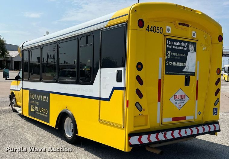 image for item LF9360 2017 Chevrolet Express G4500  shuttle bus