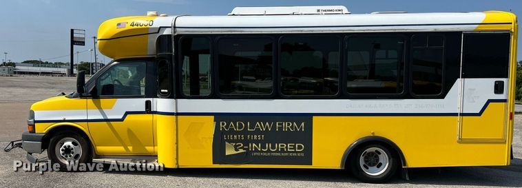 image for item LF9360 2017 Chevrolet Express G4500  shuttle bus