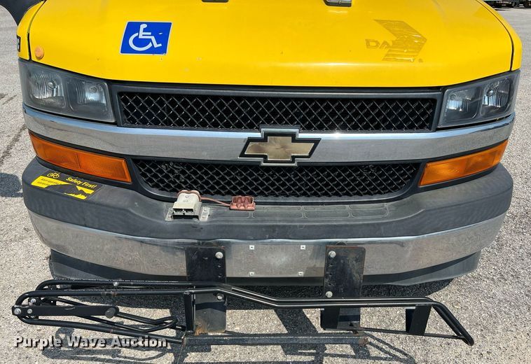 image for item LF9360 2017 Chevrolet Express G4500  shuttle bus