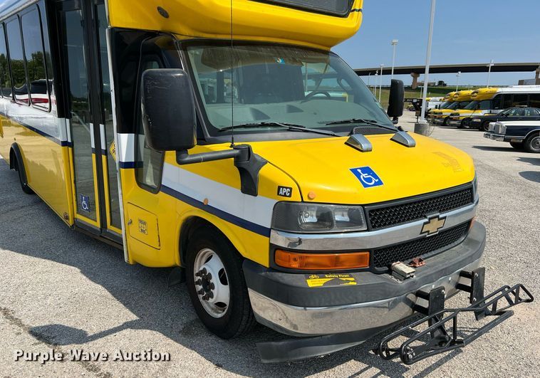 image for item LF9360 2017 Chevrolet Express G4500  shuttle bus