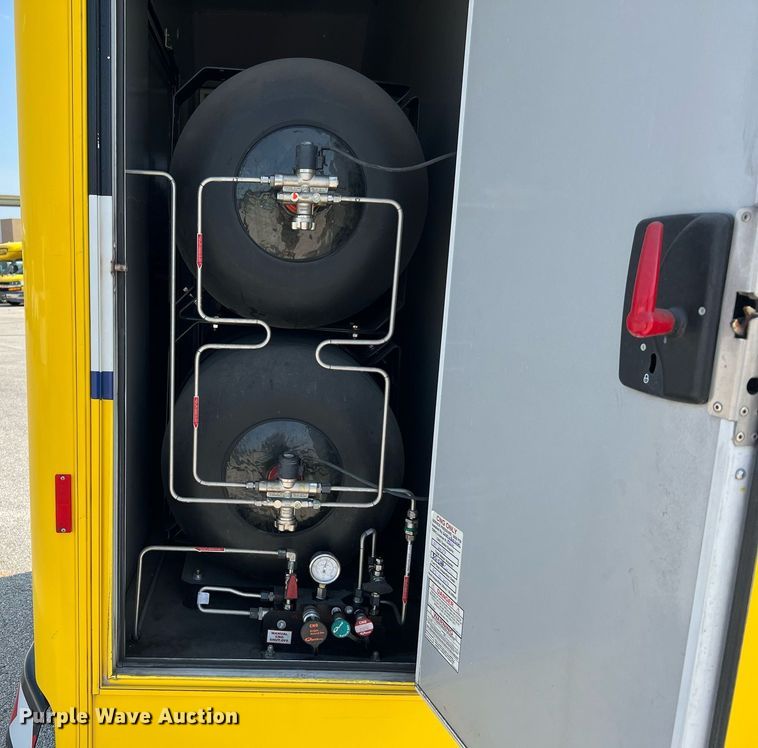 image for item LF9360 2017 Chevrolet Express G4500  shuttle bus