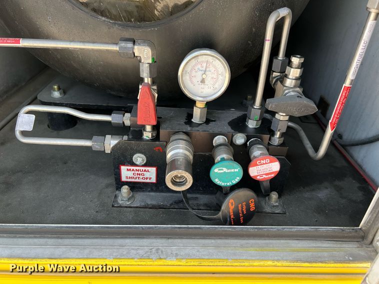 image for item LF9360 2017 Chevrolet Express G4500  shuttle bus