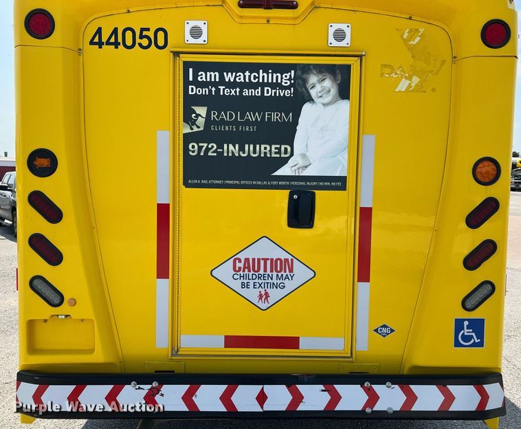 image for item LF9360 2017 Chevrolet Express G4500  shuttle bus