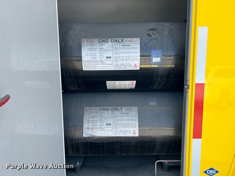 image for item LF9360 2017 Chevrolet Express G4500  shuttle bus