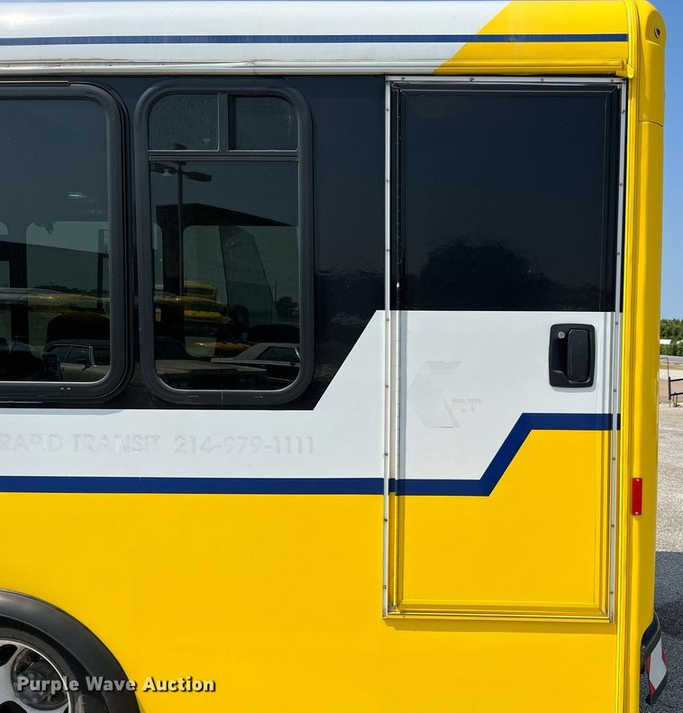 image for item LF9360 2017 Chevrolet Express G4500  shuttle bus