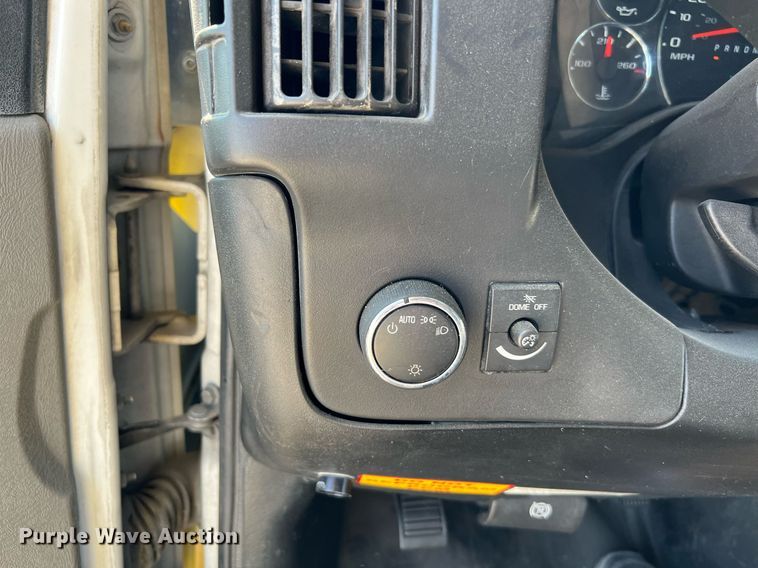 image for item LF9360 2017 Chevrolet Express G4500  shuttle bus