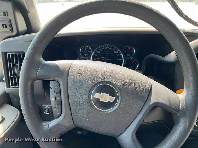 image for item LF9360 2017 Chevrolet Express G4500  shuttle bus