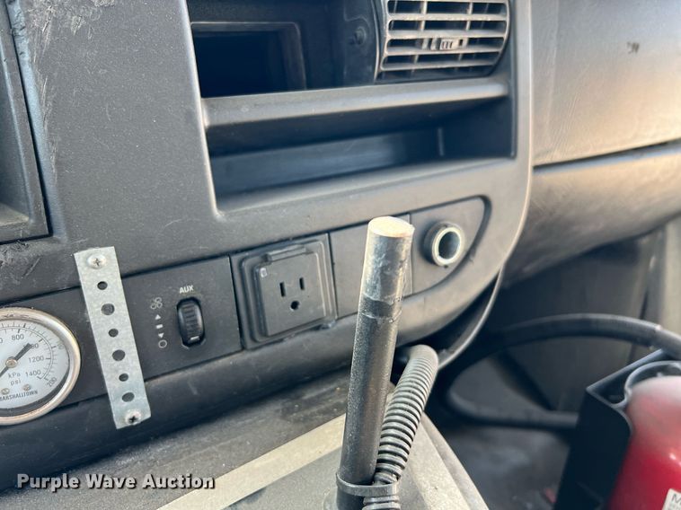 image for item LF9360 2017 Chevrolet Express G4500  shuttle bus