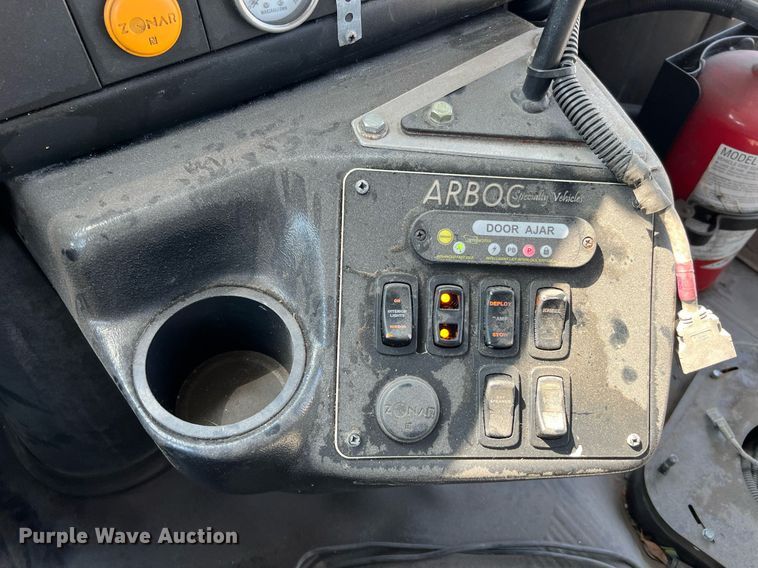 image for item LF9360 2017 Chevrolet Express G4500  shuttle bus