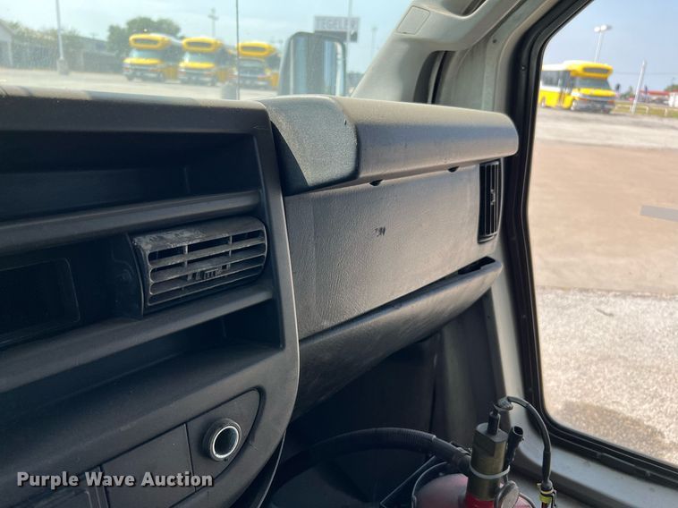 image for item LF9360 2017 Chevrolet Express G4500  shuttle bus