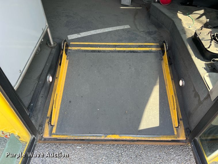 image for item LF9360 2017 Chevrolet Express G4500  shuttle bus