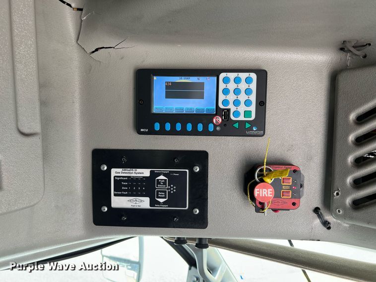 image for item LF9360 2017 Chevrolet Express G4500  shuttle bus