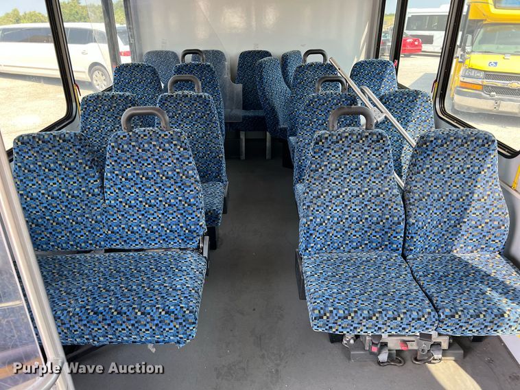 image for item LF9360 2017 Chevrolet Express G4500  shuttle bus