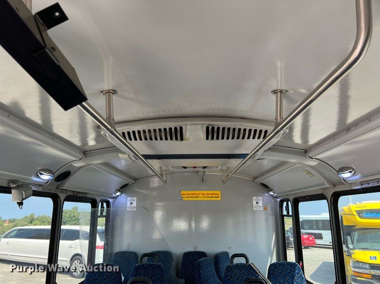 image for item LF9360 2017 Chevrolet Express G4500  shuttle bus