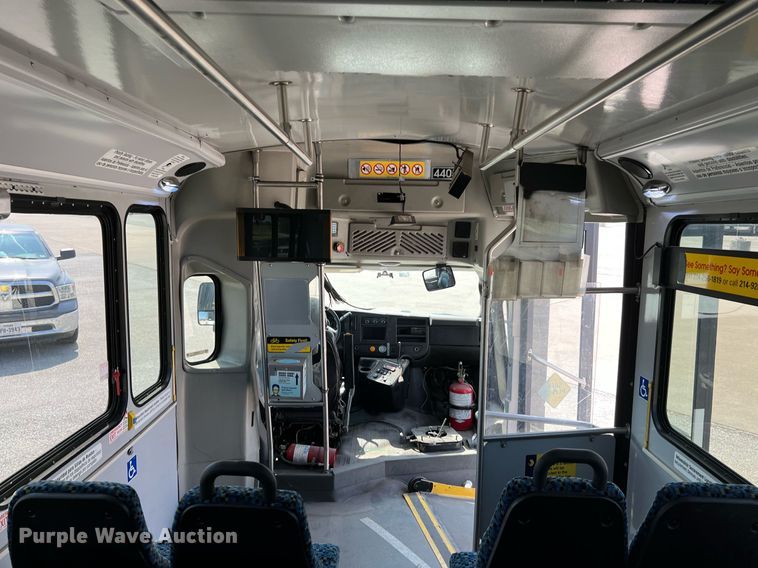 image for item LF9360 2017 Chevrolet Express G4500  shuttle bus