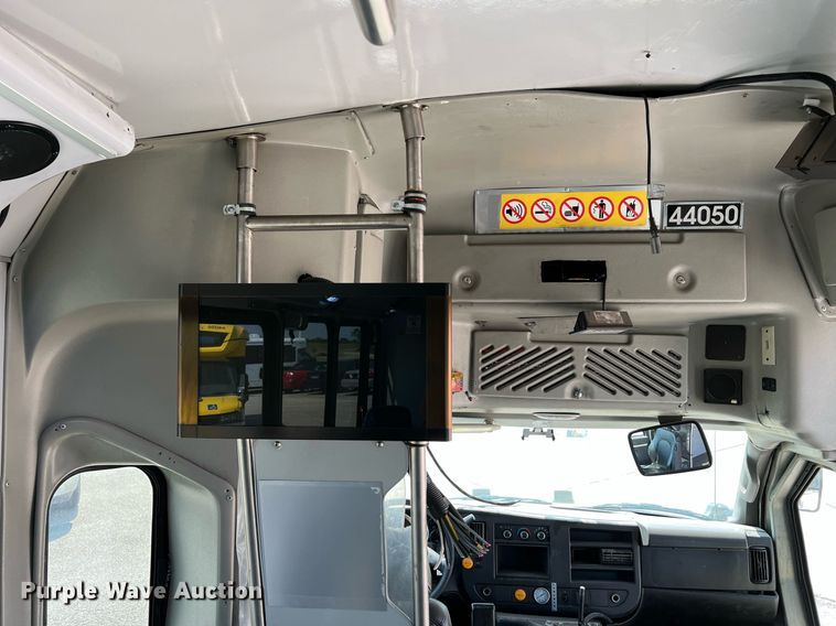 image for item LF9360 2017 Chevrolet Express G4500  shuttle bus