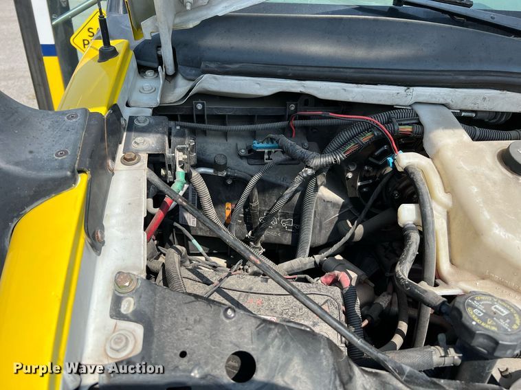 image for item LF9360 2017 Chevrolet Express G4500  shuttle bus