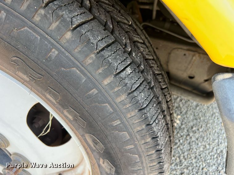 image for item LF9360 2017 Chevrolet Express G4500  shuttle bus