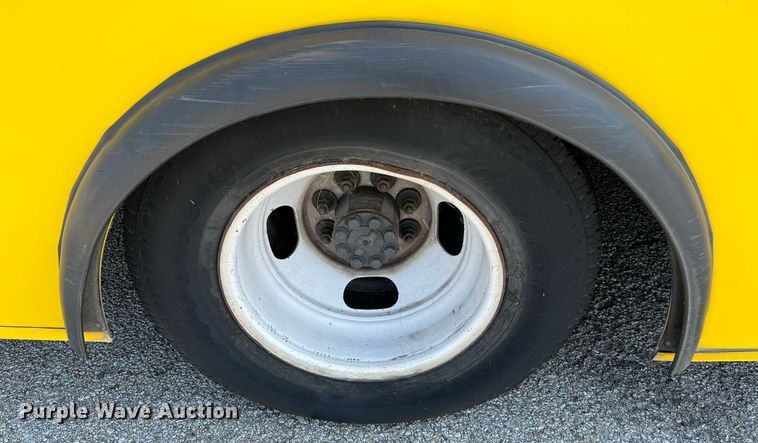 image for item LF9360 2017 Chevrolet Express G4500  shuttle bus