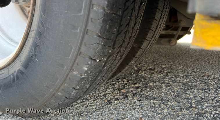 image for item LF9360 2017 Chevrolet Express G4500  shuttle bus