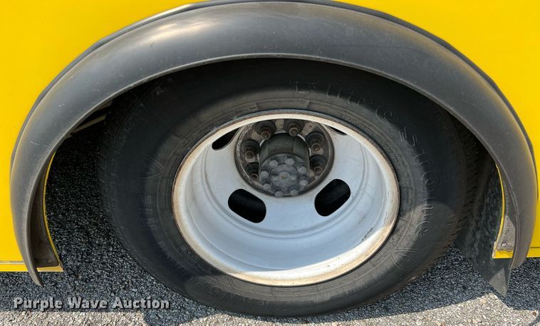 image for item LF9360 2017 Chevrolet Express G4500  shuttle bus